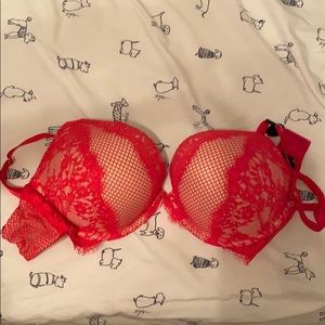Victoria’s Secret bombshell bra